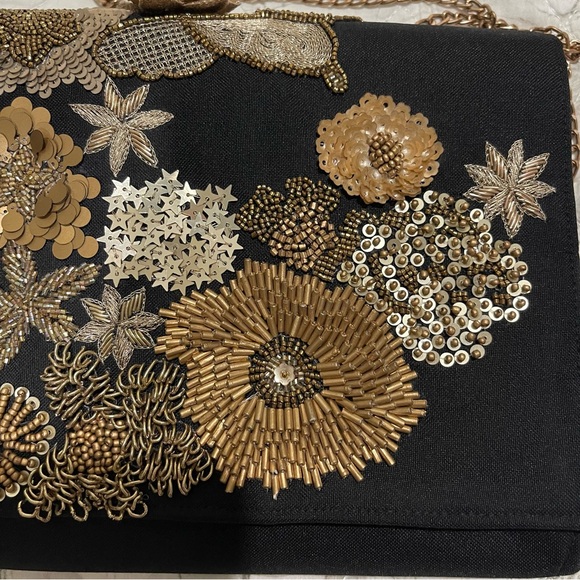 Elegant Black Floral Clutch - Picture 5 of 7